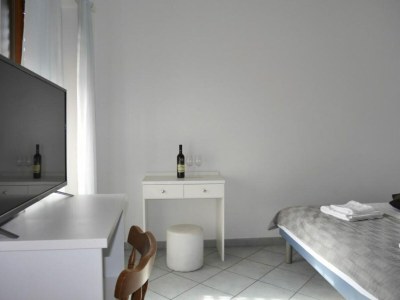 Apartment Dugi Rat Seaside Apartments - 2 Bedroom 3 - Features photo 8