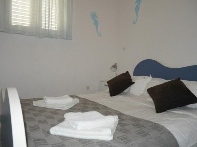 Apartment Dugi Rat Seaside Apartments - 2 Bedroom 3 - Features photo 9