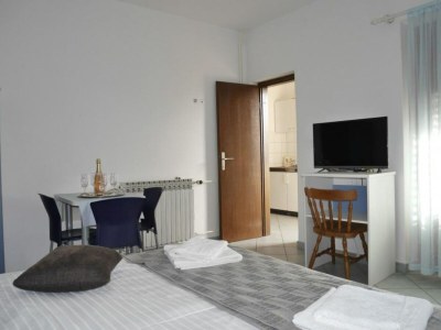Apartment Dugi Rat Seaside Apartments - 2 Bedroom 3 - Features photo 10