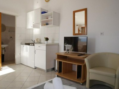Apartment Dugi Rat Seaside Apartments - Studio 5 - Features photo 3