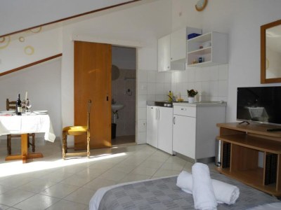 Apartment Dugi Rat Seaside Apartments - Studio 5 - Features photo 4