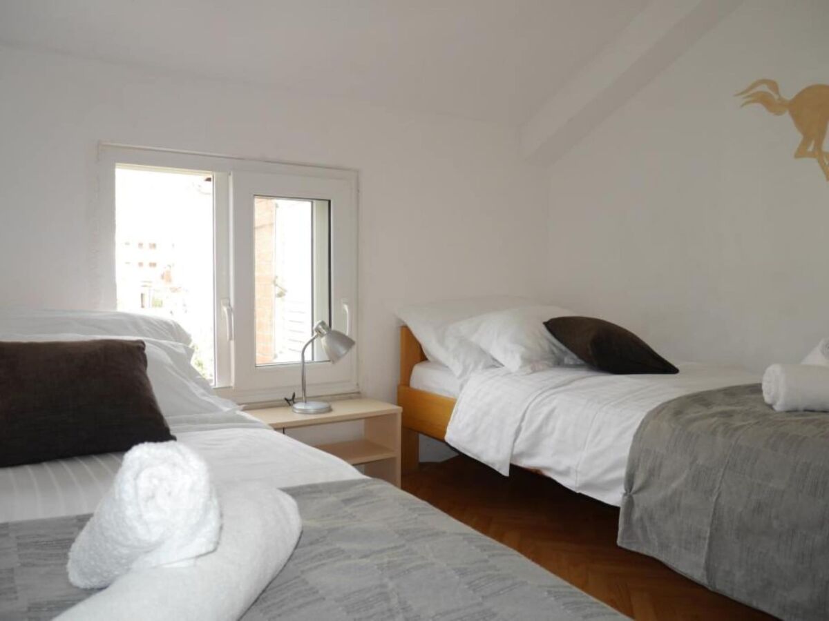 Apartment Dugi Rat Seaside Apartments - 2 Bedroom 6 - Features photo 5