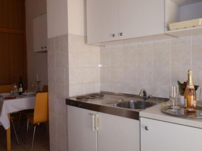 Apartment Dugi Rat Seaside Apartments - 2 Bedroom 6 - Features photo 7