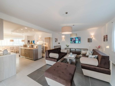 Villa Deluxe Four Bedroom Villa with Sea View and Private Pool (Villa 5) - Features photo 25