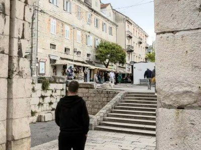 Apartment Silver Gate Rooms-Diocletian's Palace - Quardruple Room - Outdoor photo 5