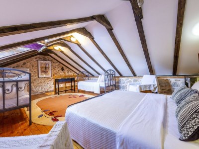 Holiday house House with Two Bedrooms (Dinko HH) - Features photo 9