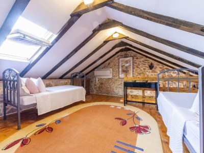 Holiday house House with Two Bedrooms (Dinko HH) - Features photo 10