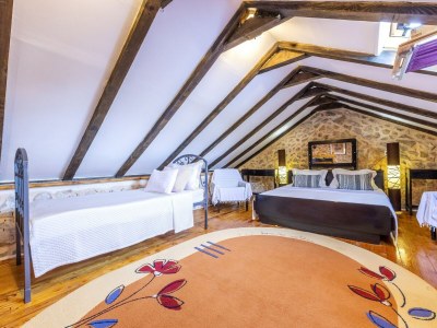 Holiday house House with Two Bedrooms (Dinko HH) - Features photo 11