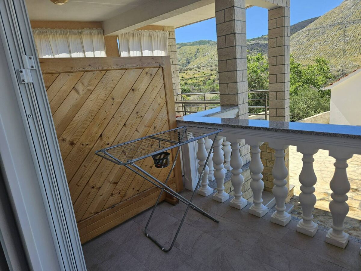 Apartment Apartment in the coastal town of Grebastica - Outdoor photo 3