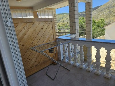 Apartment Apartment in the coastal town of Grebastica - Outdoor photo 3