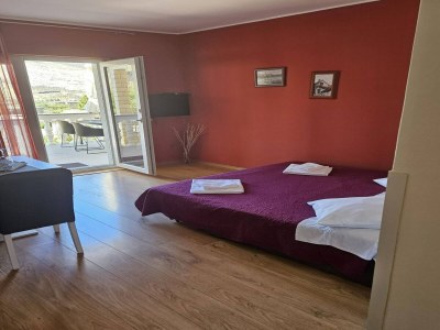 Apartment Apartment in the coastal town of Grebastica - Features photo 9