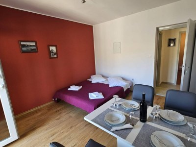 Apartment Apartment in the coastal town of Grebastica - Features photo 10