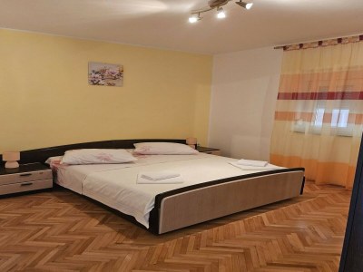 Apartment Apartment in the coastal town of Grebastica - Features photo 13