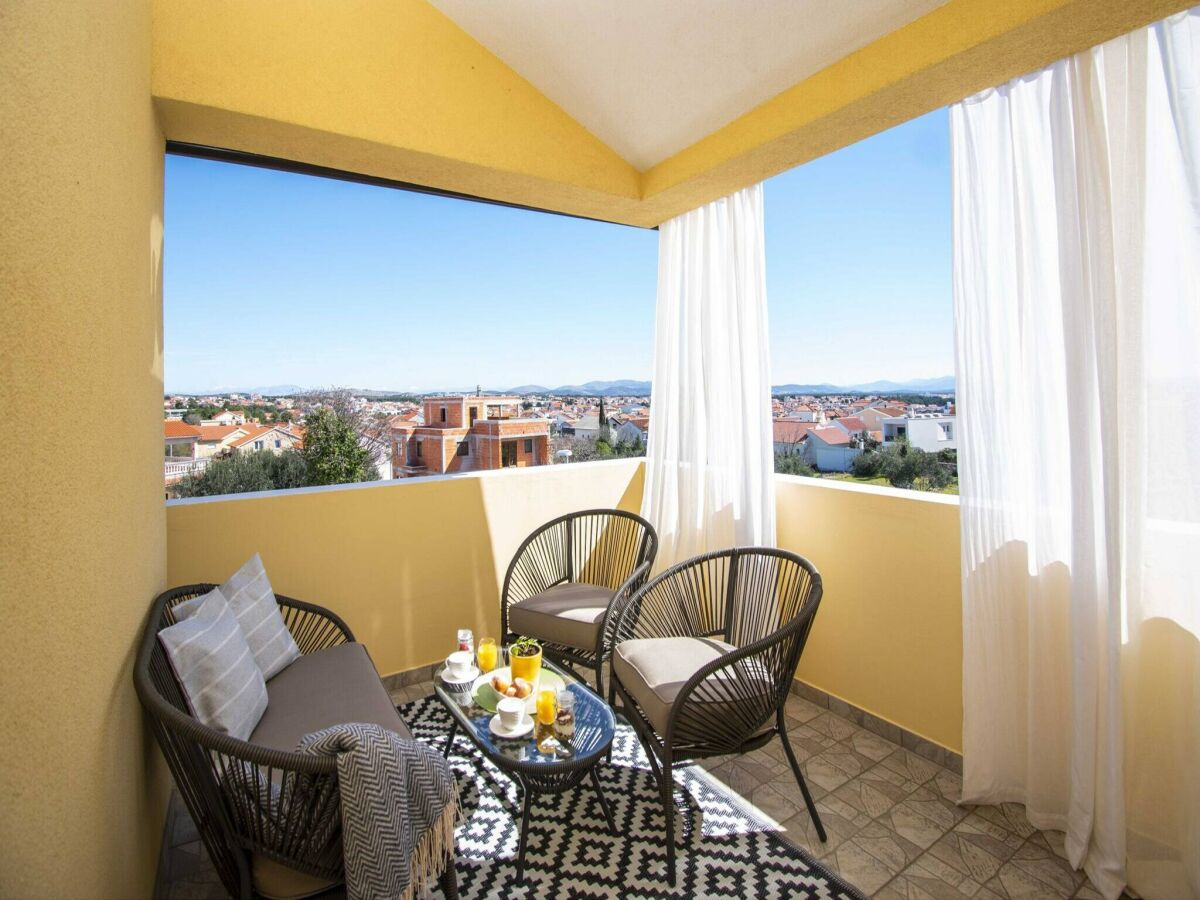 Apartment 2-bedroom coastal apartment in Vodice - Outdoor photo 2