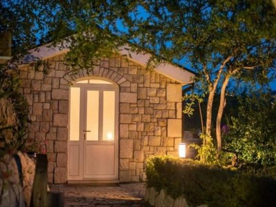 Apartment One-Bedroom Apartment With Lake View - Outdoor photo 7