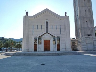 Apartment One-Bedroom Apartment With Lake View - Outdoor photo 8