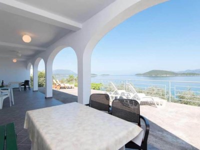Apartment Spacious and Cozy Seafront Apartments - Two Bedroom Apartment  with Terrace and Sea View - Outdoor photo 3