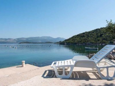 Apartment Spacious and Cozy Seafront Apartments - Two Bedroom Apartment  with Terrace and Sea View - Outdoor photo 9