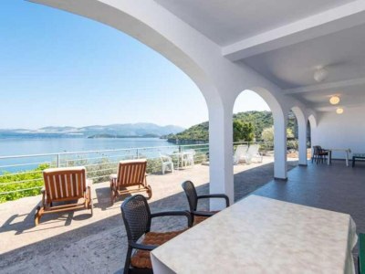 Apartment Spacious and Cozy Seafront Apartments - Two Bedroom Apartment  with Terrace and Sea View - Outdoor photo 16