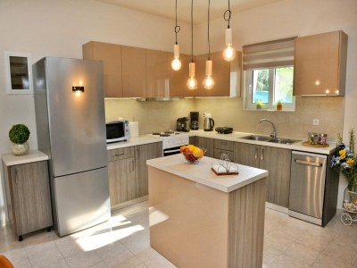 Villa Elegant Villa with Pool & Garden in Eleousis. - Features photo 13