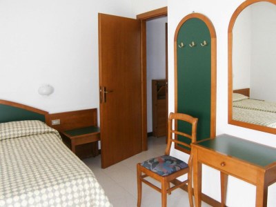 Holiday park Apartment in Garda near Shopping - Features photo 8