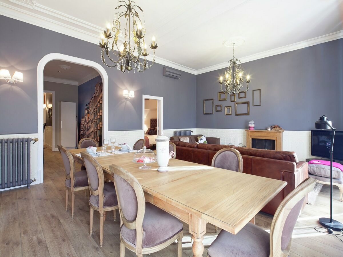 Apartment Belvilla by OYO Catalunya Palace Apartment - Features photo 4