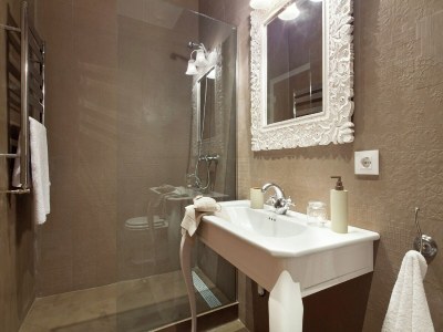 Apartment Belvilla by OYO Catalunya Palace Apartment - Features photo 17