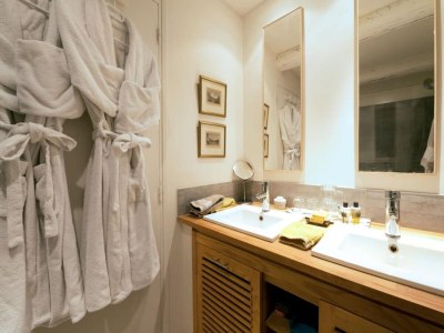 Apartment Heated Pool Apartment in Uzes - Features photo 24