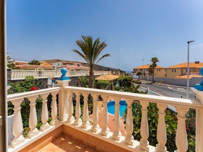 Apartment Apartment overlooking heated pool - Outdoor photo 9