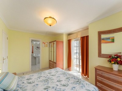 Apartment Apartment overlooking heated pool - Features photo 12