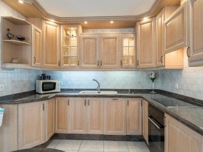 Apartment Apartment overlooking heated pool - Features photo 15