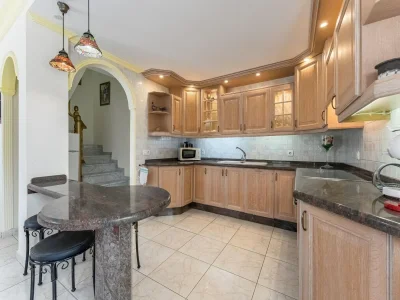 Apartment Apartment overlooking heated pool - Features photo 16