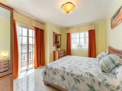 Apartment Apartment overlooking heated pool - Features photo 17