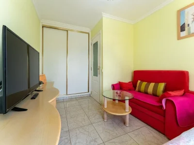 Apartment Apartment overlooking heated pool - Features photo 18