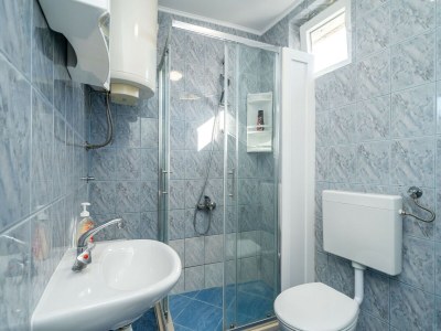Apartment Apartment & Rooms Alan - Double Room with Shared Bathroom 1 - Features photo 12