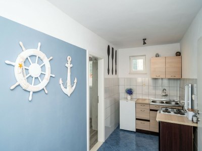 Apartment Apartment & Rooms Alan - Double Room with Shared Bathroom 2 in Mokošica - Apartment
