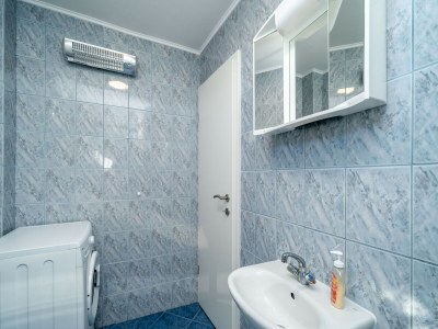 Apartment Apartment & Rooms Alan - Double Room with Shared Bathroom 2 - Features photo 17