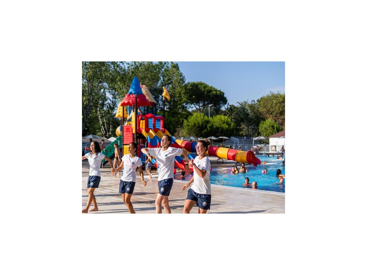 caravan Lodge im Marina Family Resort in Punta Marina - Outdoor photo 4