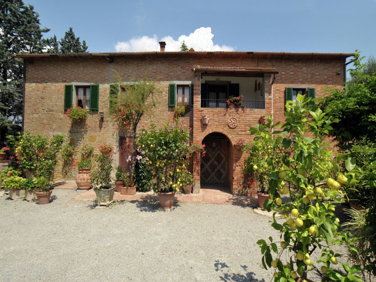 Holiday house Villa rustica circondata da campi di girasoli