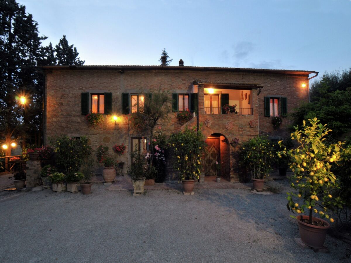 Holiday house Villa rustica circondata da campi di girasoli - Outdoor photo 5