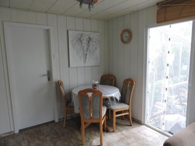 Holiday house niedliche Ferienunterkunft mit Wintergarten, Meidoorn 7, Sint Maartenszee - Outdoor photo 2