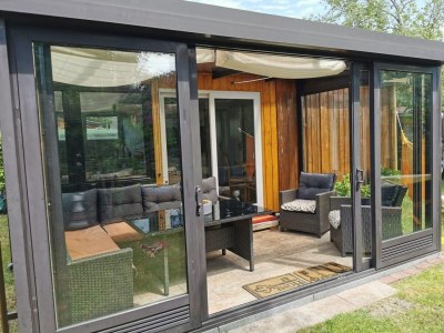 Holiday house niedliche Ferienunterkunft mit Wintergarten, Meidoorn 7, Sint Maartenszee - Outdoor photo 6