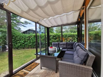 Holiday house niedliche Ferienunterkunft mit Wintergarten, Meidoorn 7, Sint Maartenszee - Outdoor photo 7