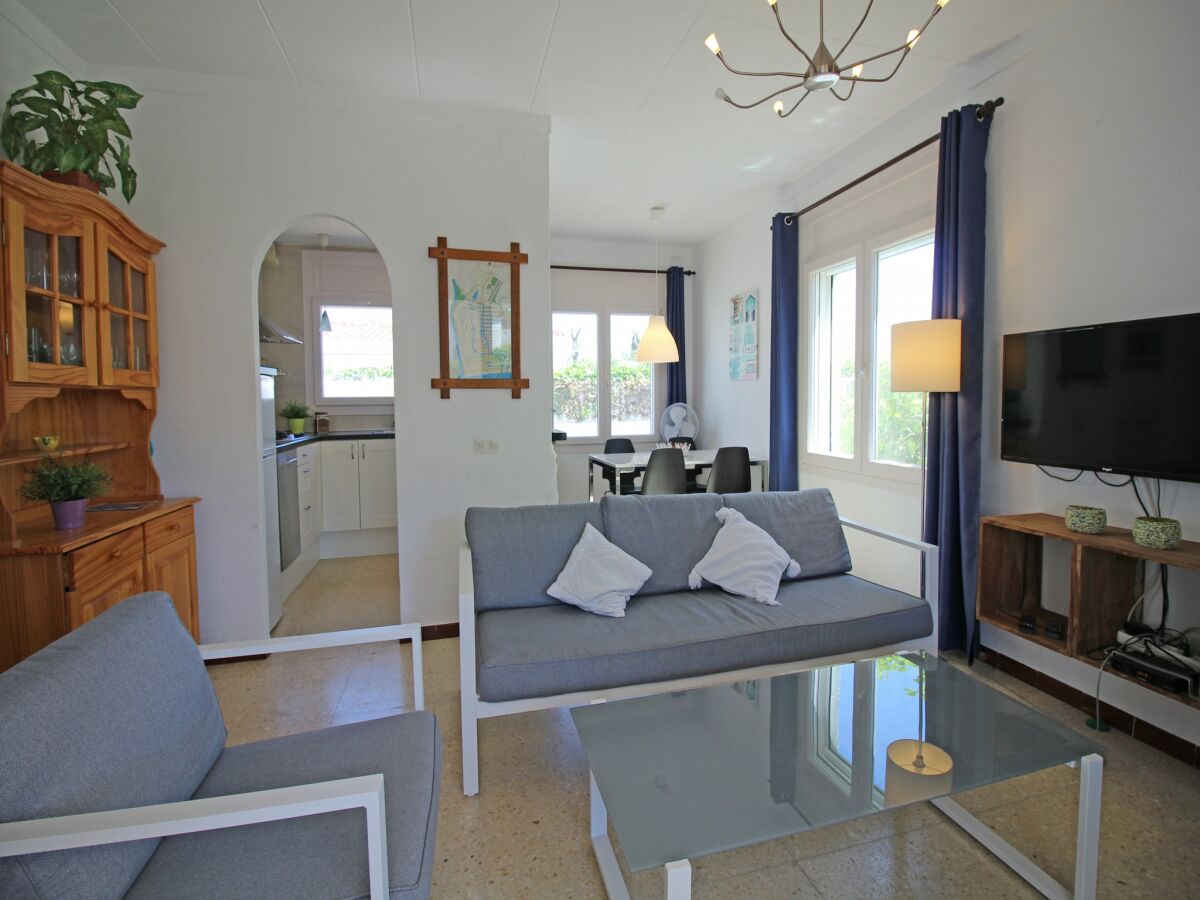 Villa Villa in Empuriabrava near Sand Beach