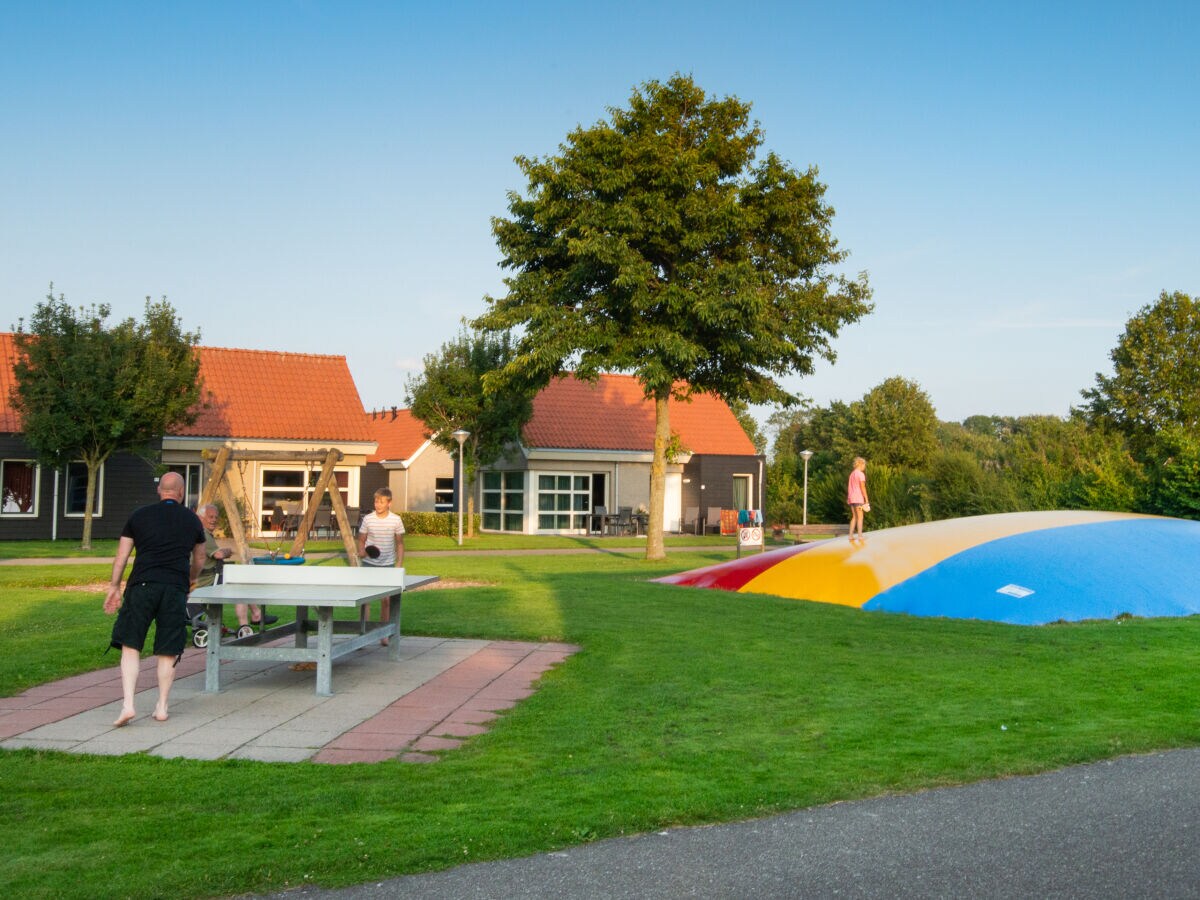 Bungalow For 6 people in the holiday resort Broedershoek - Outdoor photo 5