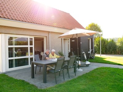 Bungalow For 6 people in the holiday resort Broedershoek - Outdoor photo 9