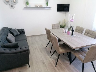 Apartment Apartment Ivica - Three Bedroom Apartment with Terrace - Features photo 9