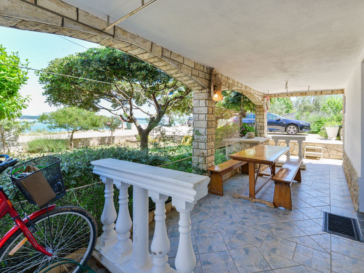 Apartment Two bedroom apartment near beach Tkon, Pašman A-336-a