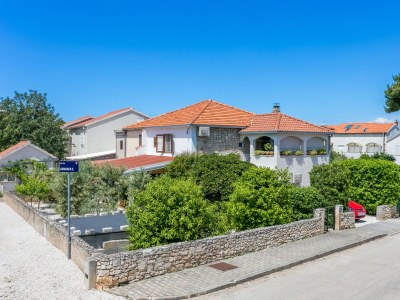 Apartment One bedroom apartment with terrace Mirca, Brač A-729-a in Supetar - Apartment