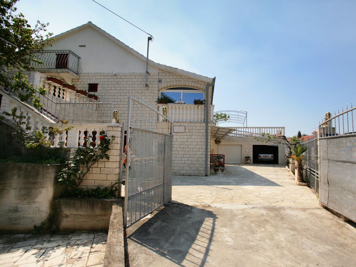 Apartment Two bedroom apartment with terrace and sea view Seget Vranjica, Trogir A-980-a